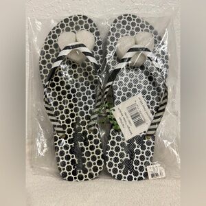 Vera Bradley Flip Flops Midnight Paisley Medium Black White Sandals Size M NWT
